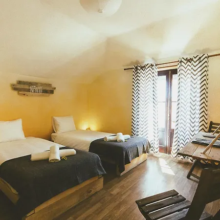 Cliff Surf House Hostel *