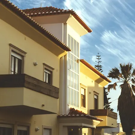 Cliff Surf House Hostel *