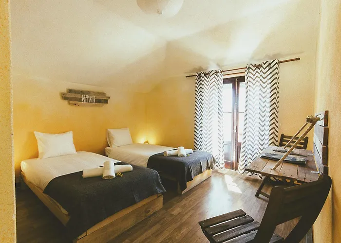 Cliff Surf House Hostel *