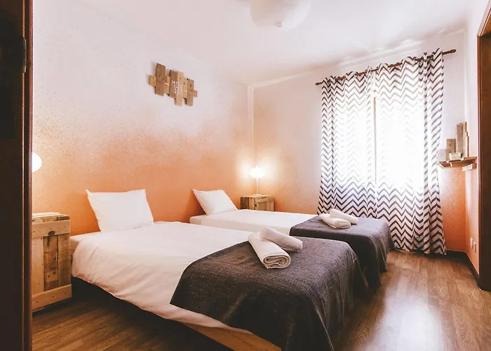 Cliff Surf House Hostel *